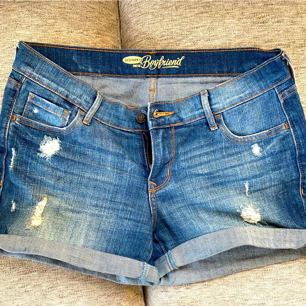 Old Navy Distressed Denim “boyfriend” Shorts 3” Inseam Size 6